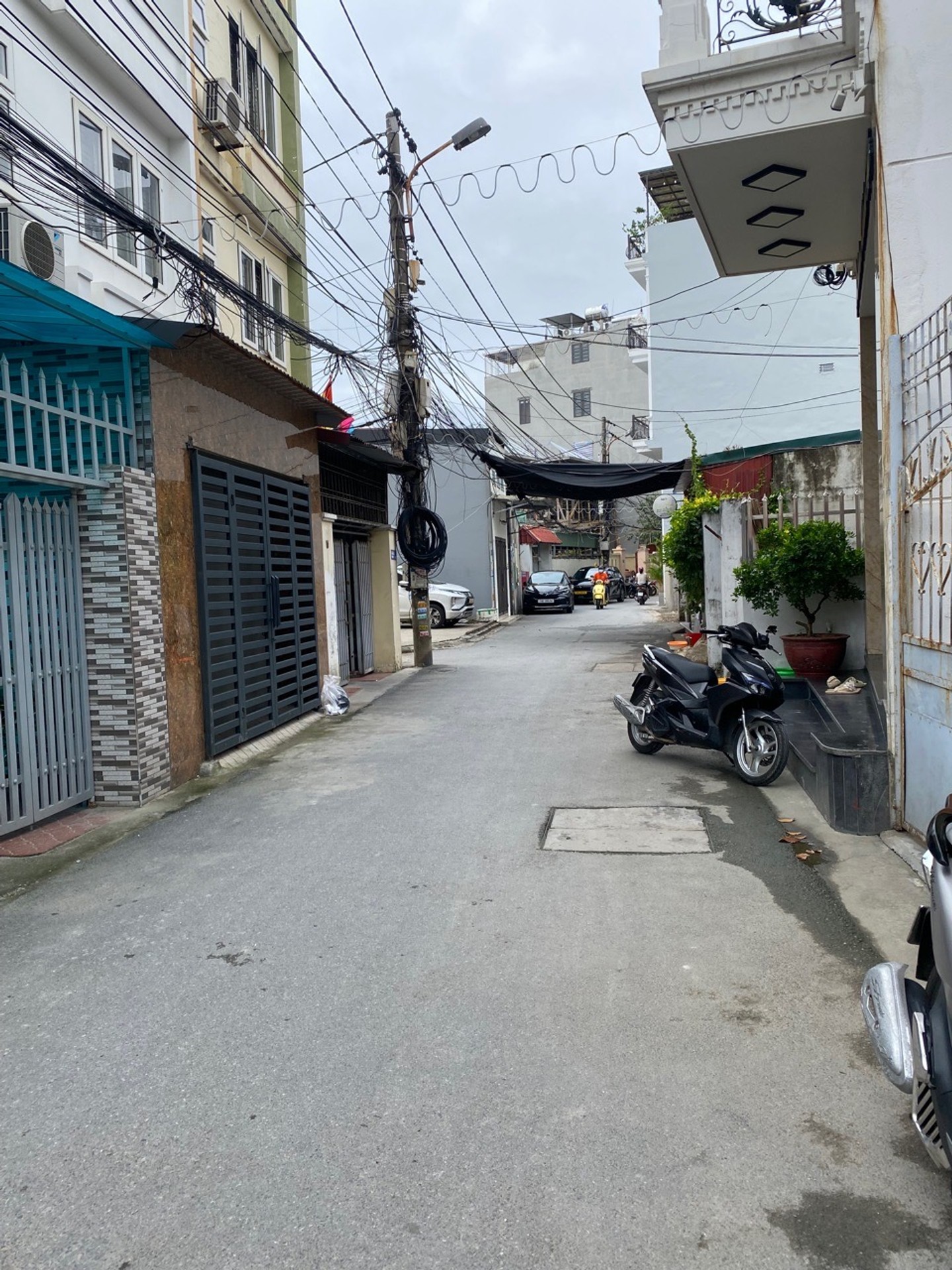 Nhà 4 tầng thang máy Hồ Sen - Ngõ ô tô tránh