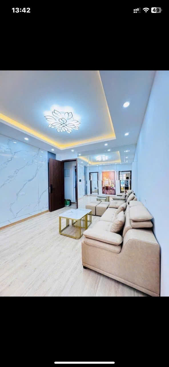 Tập thể ngân hàng chùa bộc . Còn mới 70% . 
Không nằm trong việc QH. 
Giá 3.3 tỷ sở hữu tầng 3 . Sổ đỏ chính chủ . 
Em Hà : 0944493291.