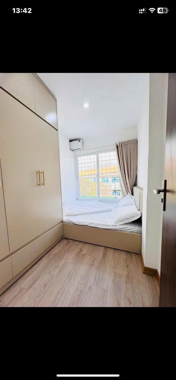 Tập thể ngân hàng chùa bộc . Còn mới 70% . 
Không nằm trong việc QH. 
Giá 3.3 tỷ sở hữu tầng 3 . Sổ đỏ chính chủ . 
Em Hà : 0944493291.