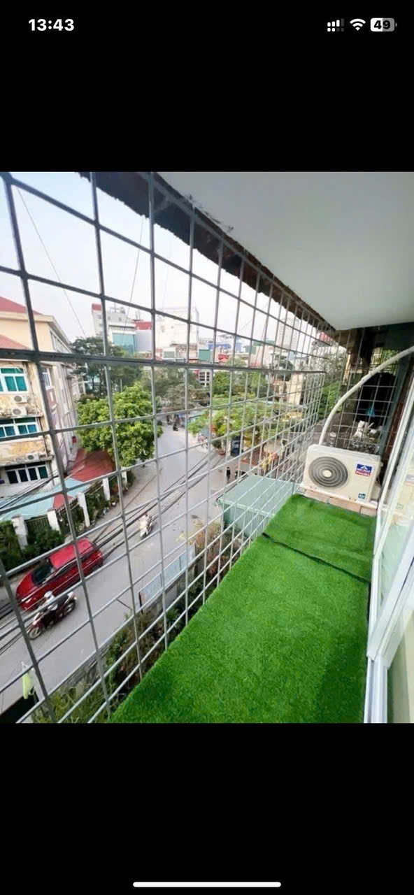Tập thể ngân hàng chùa bộc . Còn mới 70% . 
Không nằm trong việc QH. 
Giá 3.3 tỷ sở hữu tầng 3 . Sổ đỏ chính chủ . 
Em Hà : 0944493291.-3