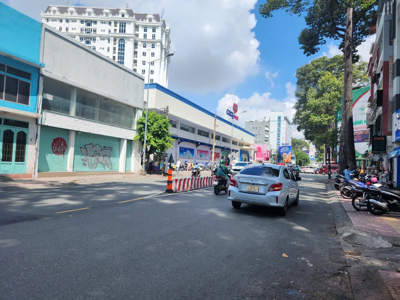 NHÀ MẶT TIỀN HẺM CỐNG QUỲNH QUẬN 1 – QUỸ ĐẤT 271M², GS25 THUÊ SẴN, GIÁ 101 TI