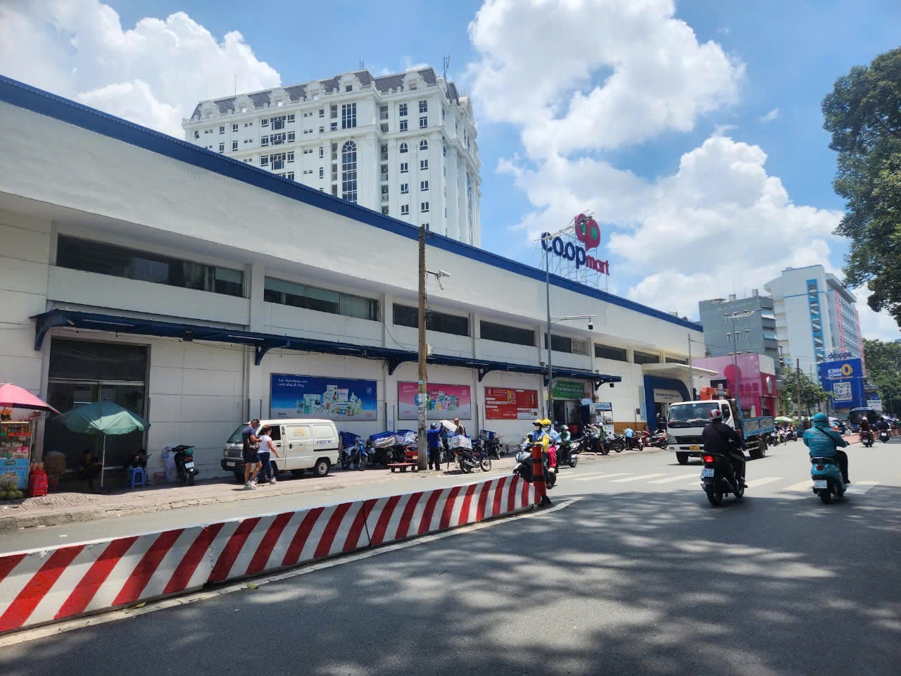 NHÀ MẶT TIỀN HẺM CỐNG QUỲNH QUẬN 1 – QUỸ ĐẤT 271M², GS25 THUÊ SẴN, GIÁ 101 TI