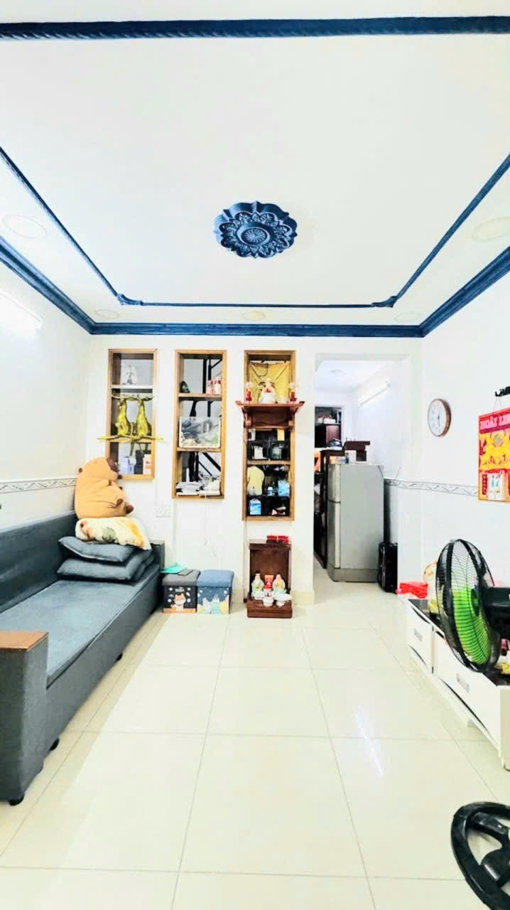 bán nhà xe hơi tới nhà q4
Ngang 3.5 x 9 đúc bê tông có 3đ