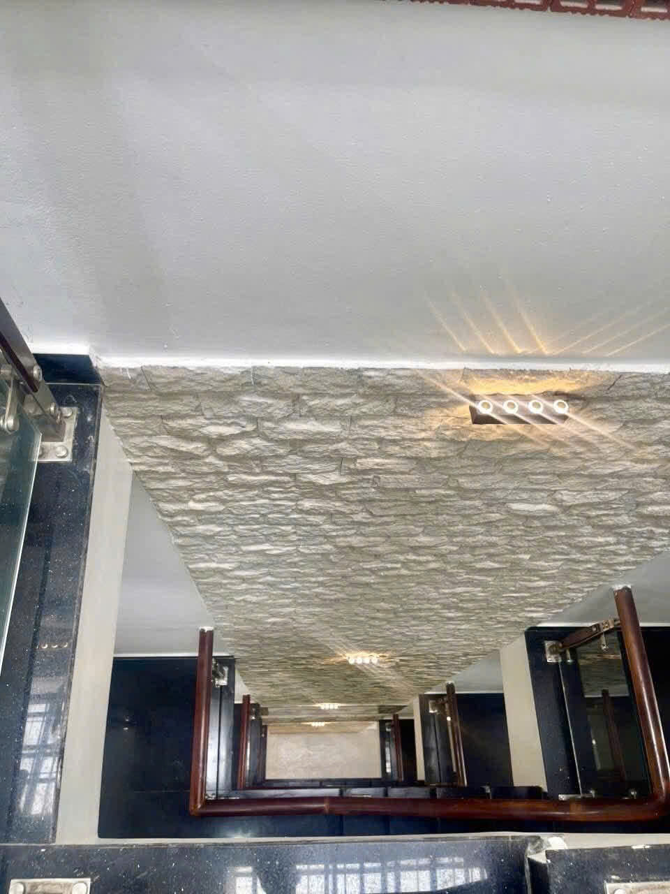 Bán nhà mới - HXH 8m Tô Hiến Thành - Sư Vạn Hạnh, 3x20m, 5 Tầng - 6PN, hạ còn 11,8 Tỷ.