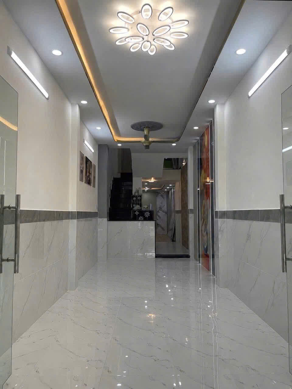 Bán nhà mới - HXH 8m Tô Hiến Thành - Sư Vạn Hạnh, 3x20m, 5 Tầng - 6PN, hạ còn 11,8 Tỷ.