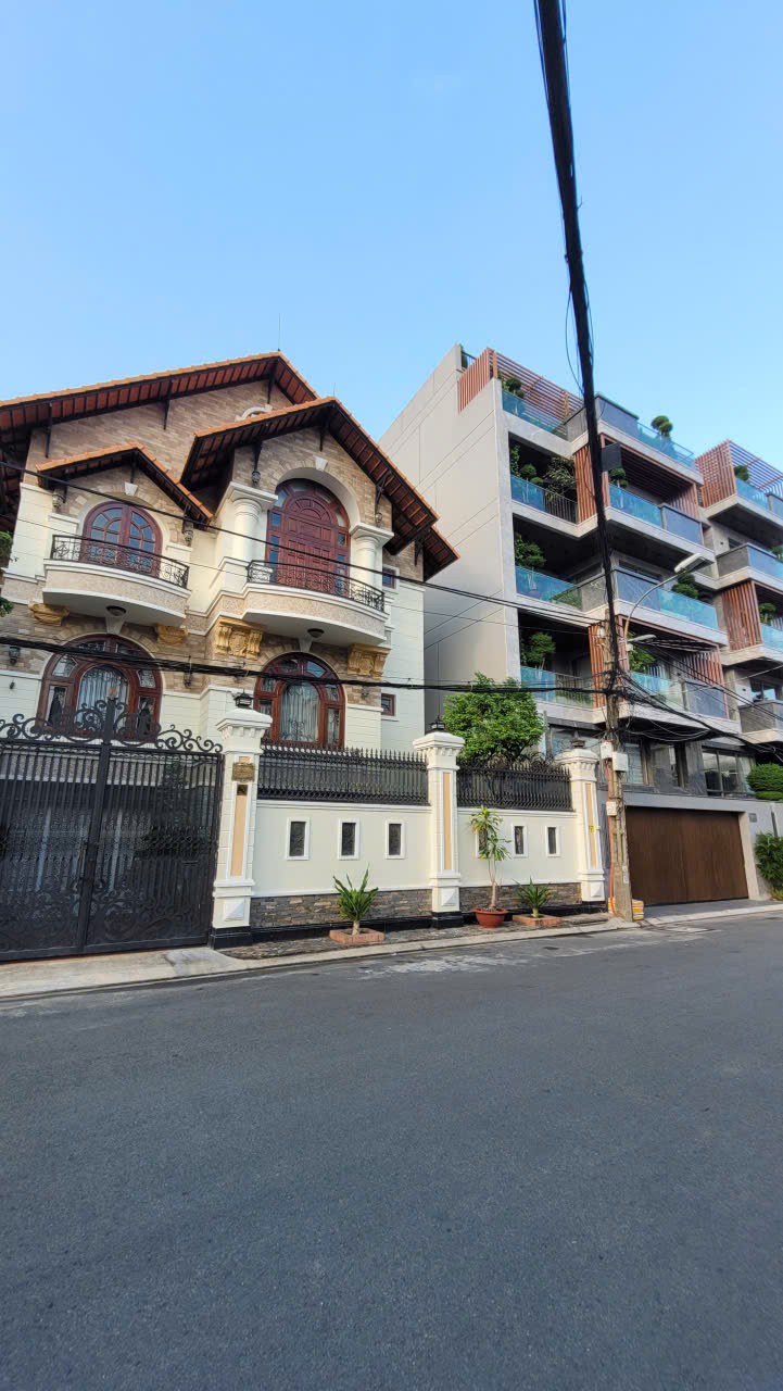 Biệt thự ngay E-Town Cộng Hòa - 12x25(CN:345m2)2 tầng - Gía: 62 tỷ