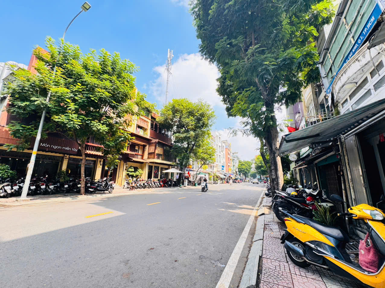 QUẬN 1:CHỦ XƯA CẦN BÁN NHÀ 3 TẦNG MẶT TIỀN NGUYỄN CẢNH CHÂN, P.CẦU ÔNG LÃNH- DT 30M2- CHỈ 11,5T - GIÁ TỐT GẶP 0938676685 GIANG GIANG