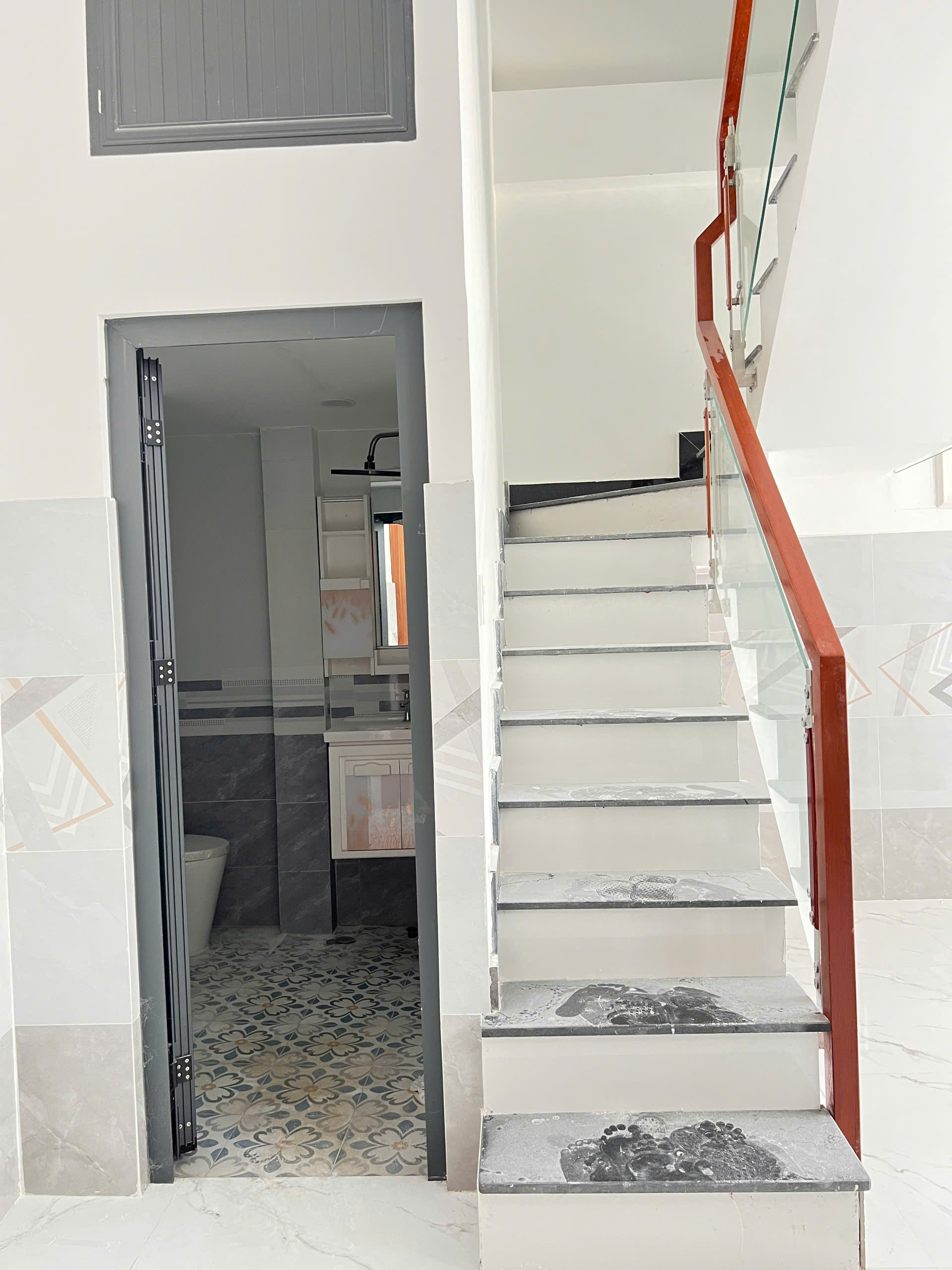 Nhà mới 3 tầng nở hậu 6.5m ngay chợ Ba Đình P10Q8. Giá: 5.38 tỷ-3