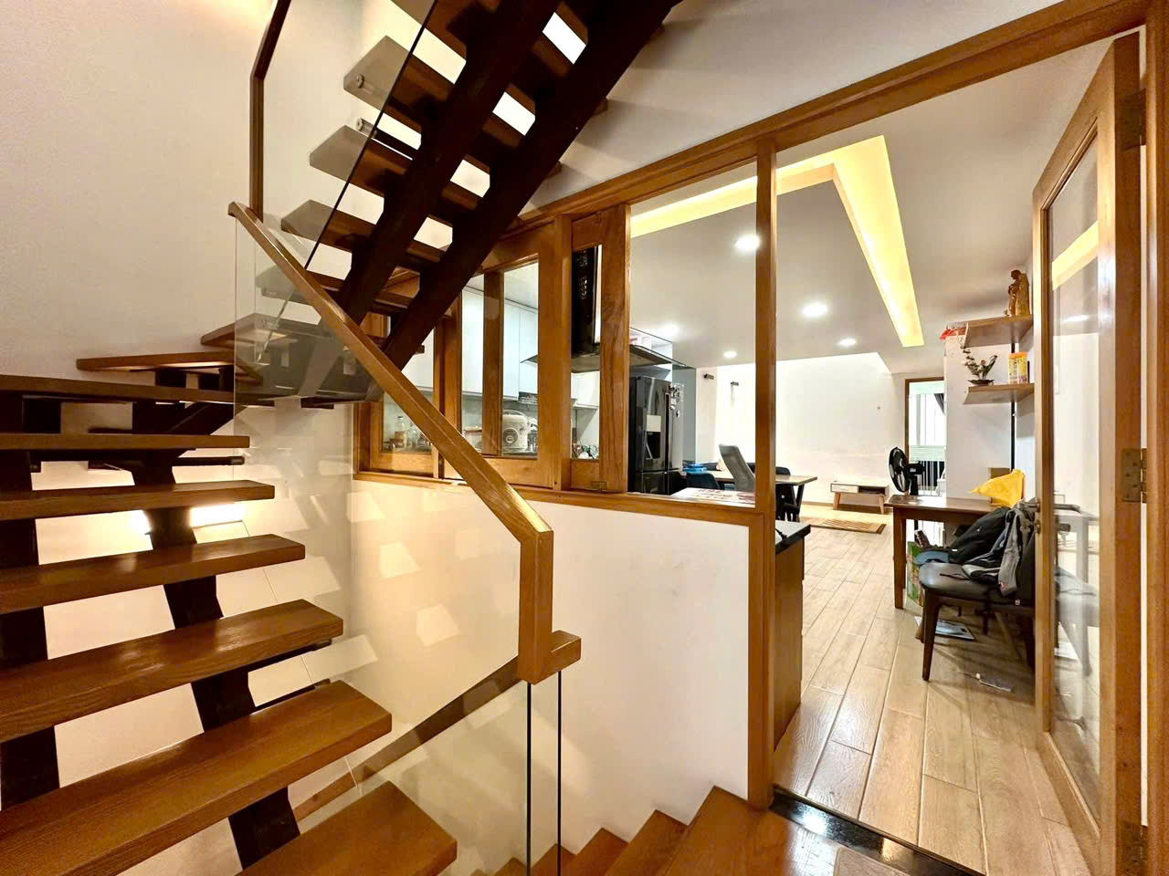 QUẬN 1: BÁN NHÀ 5 TẦNG HXH HAI BÀ TRƯNG VIEW TRỰC DIỆN NHÀ THỜ TÂN ĐỊNH ĐẸP- DT 4,2M*17M- CHÍNH CHỦ 0938676685 CHÀO CHỈ 19,8T GIÁ TỐT- KHU VIP KHAN HIẾM NHÀ BÁN-4