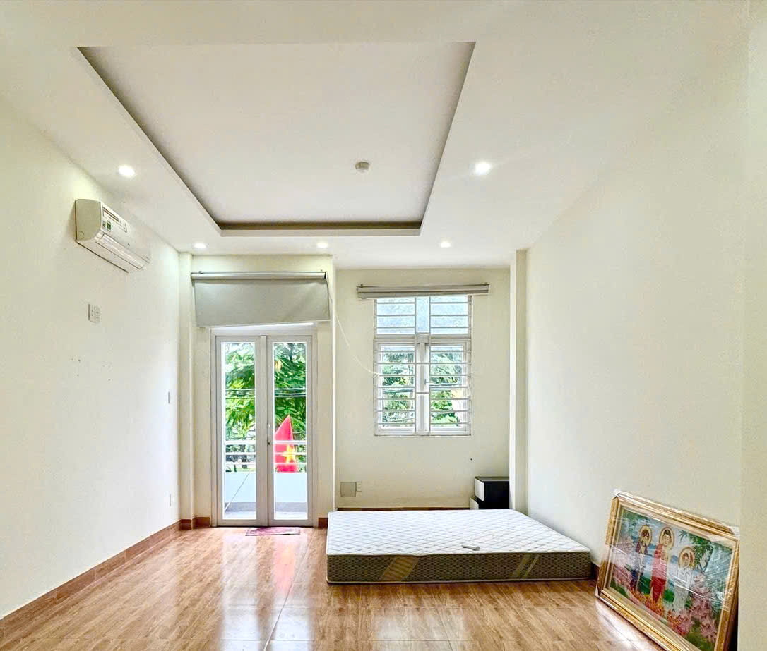 Nhà 4 tầng đối diện công viên mặt tiền đường số Bông Sao P5Q8. Giá 11.5 tỷ
