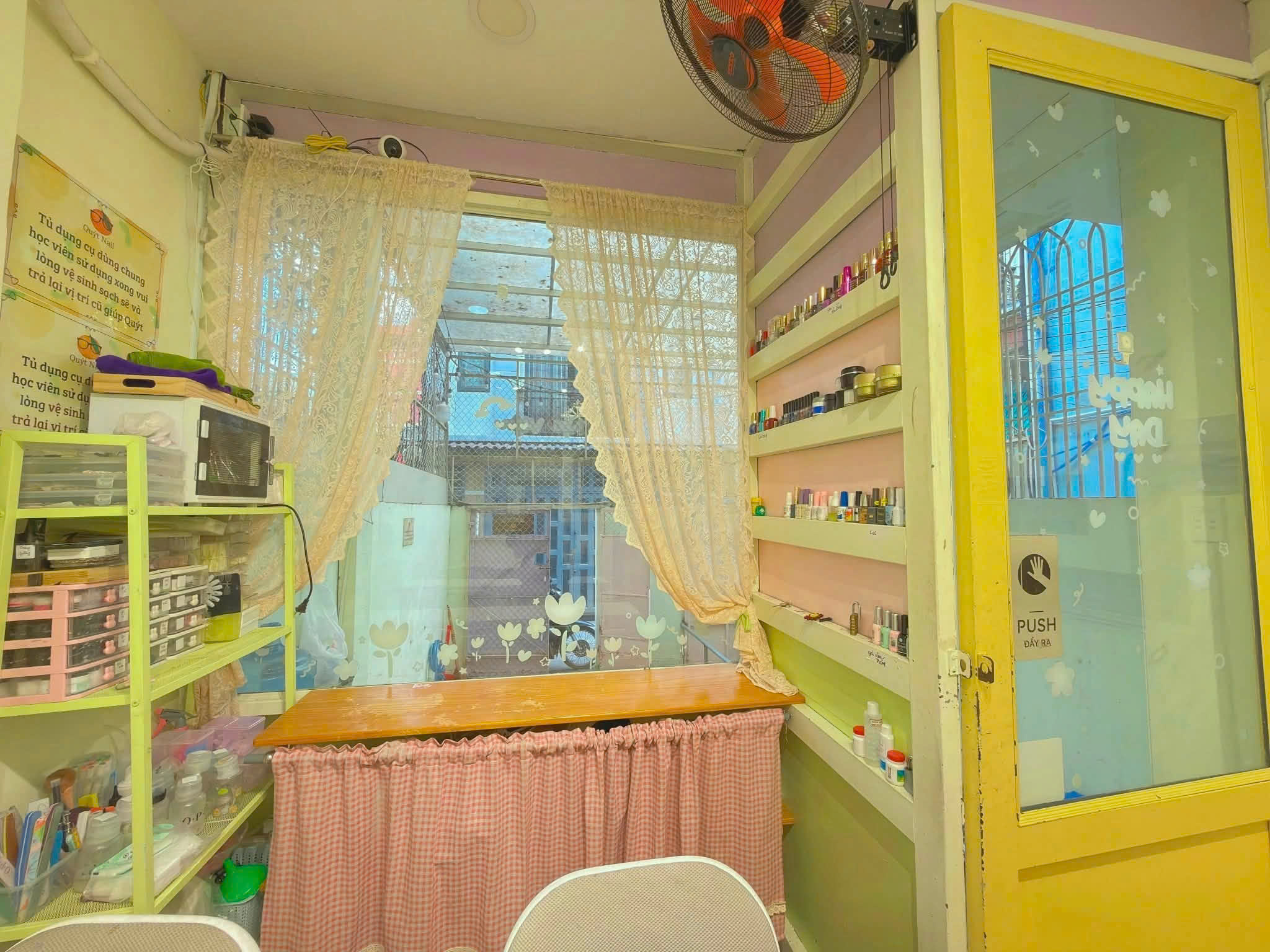 CHÍNH CHỦ SANG NHƯỢNG MẶT BẰNG TIỆM NAIL & HỌC VIỆN ĐÀO TẠO NGHỀ – CHỈ 35 TRIỆU (ĐÃ BAO GỒM TIỀN CỌC) Tặng thêm 1 ít bàn ghế chốt nhanh lẹ