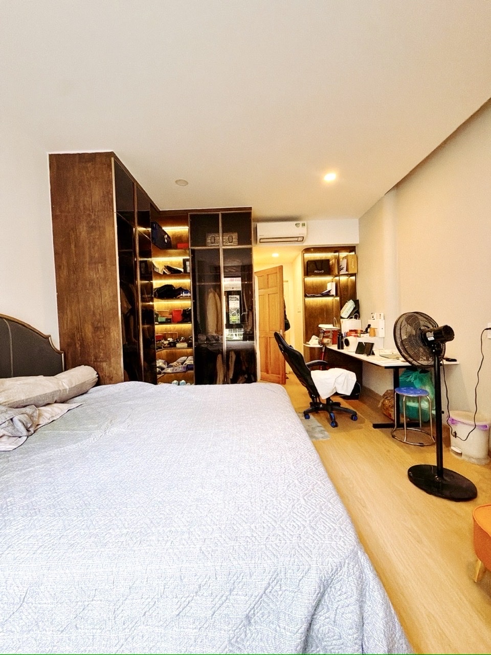BÁN NHÀ 5 TẦNG MẶT TIỀN Đ.SỐ- XE HƠI ĐẬU CỬA- LƯU THÔNG Đ.TÂN VĨNH- KHÁNH HỘI - HOÀNG DIỆU- GẦN TRƯỜNG ĐẠI HỌC NGUYỄN TẤT THÀNH.-3