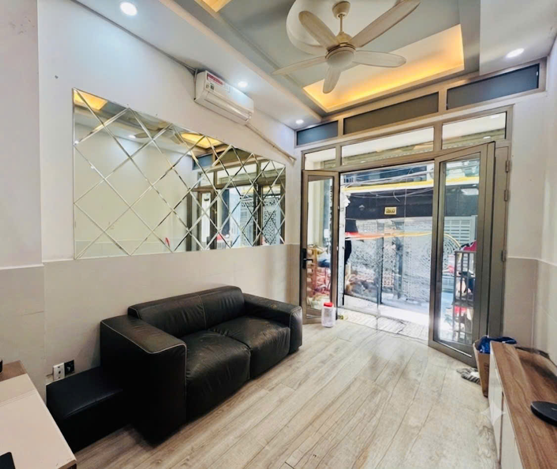 SÁT BỆNH VIỆN HÒA HẢO Q10 - HẺM THÔNG THƯƠNG - 4 TẦNG 5PN MỚI ĐẸP - 41M²