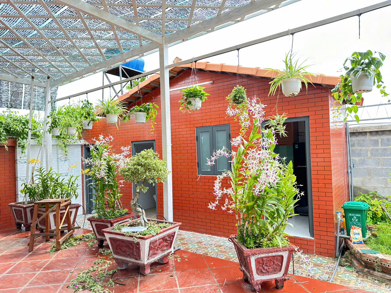 NHÀ ĐẸP–GIÁ TỐT–CHÍNH CHỦ Cần Bán Nhanh Căn Nhà Gỗ Xã Mỹ Lộc, Huyện Cần Giuộc, Long An.