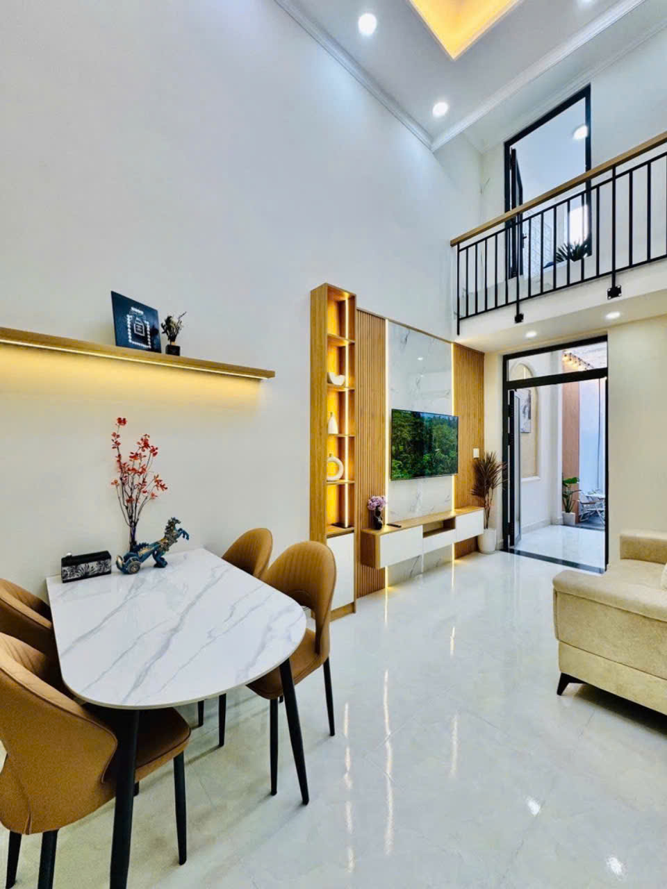 BÁN NHÀ HẺM BA GÁC ĐƯỜNG XVNT, Q.BÌNH THẠNH 123,5 M2 SHR CHỈ 5TỶ38. LH:0792022984.