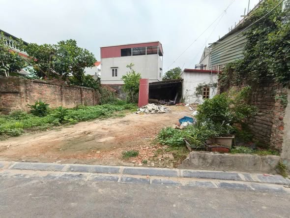 Ngay khu đô thị đa mục tiêu, mở đường trước đất 11m.
Đất 92m2, mt5m, 5.65 tỷ, nở hậu, ô tô, thông, Việt Hùng, Đông Anh.