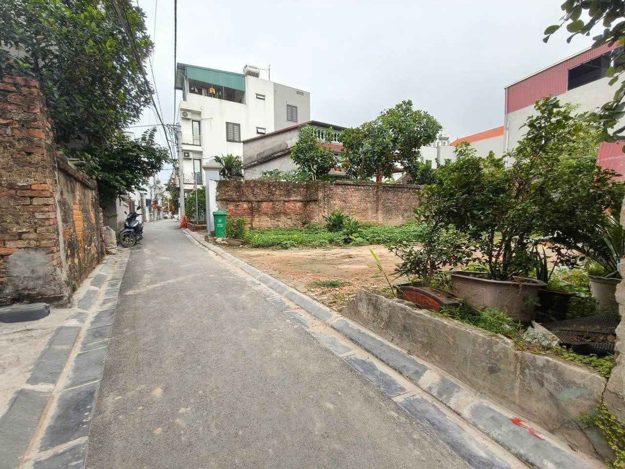 Ngay khu đô thị đa mục tiêu, mở đường trước đất 11m.
Đất 92m2, mt5m, 5.65 tỷ, nở hậu, ô tô, thông, Việt Hùng, Đông Anh.