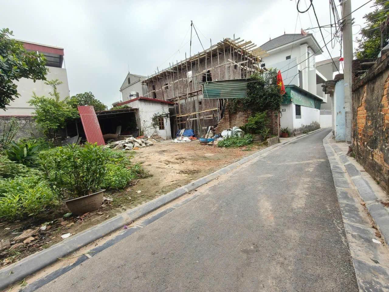 Ngay khu đô thị đa mục tiêu, mở đường trước đất 11m.
Đất 92m2, mt5m, 5.65 tỷ, nở hậu, ô tô, thông, Việt Hùng, Đông Anh.-3