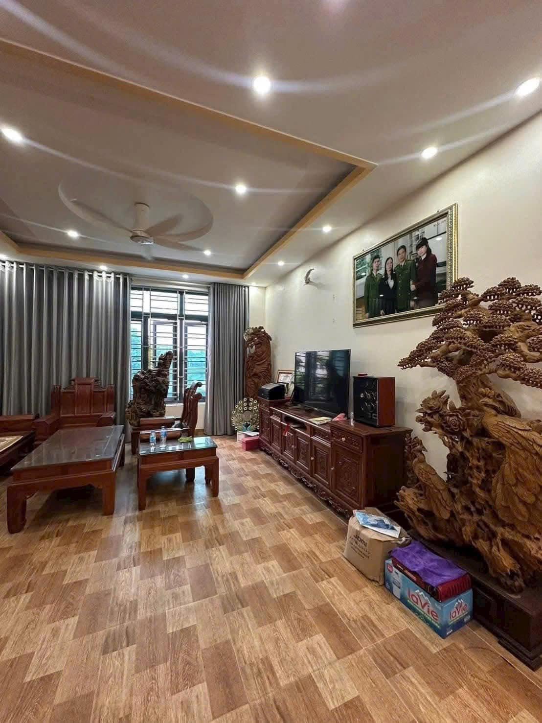 Bán nhà 4 tầng mặt phố Đặng Quốc Chinh, ph Lê Thanh Nghị, TP HD, 75m2, mt 5m, 4 ngủ