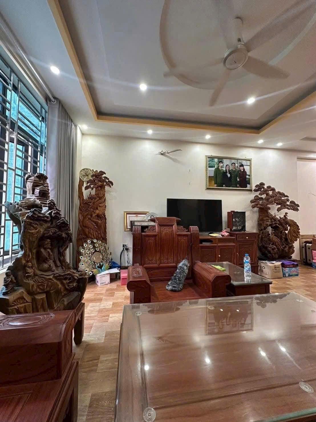 Bán nhà 4 tầng mặt phố Đặng Quốc Chinh, ph Lê Thanh Nghị, TP HD, 75m2, mt 5m, 4 ngủ-3