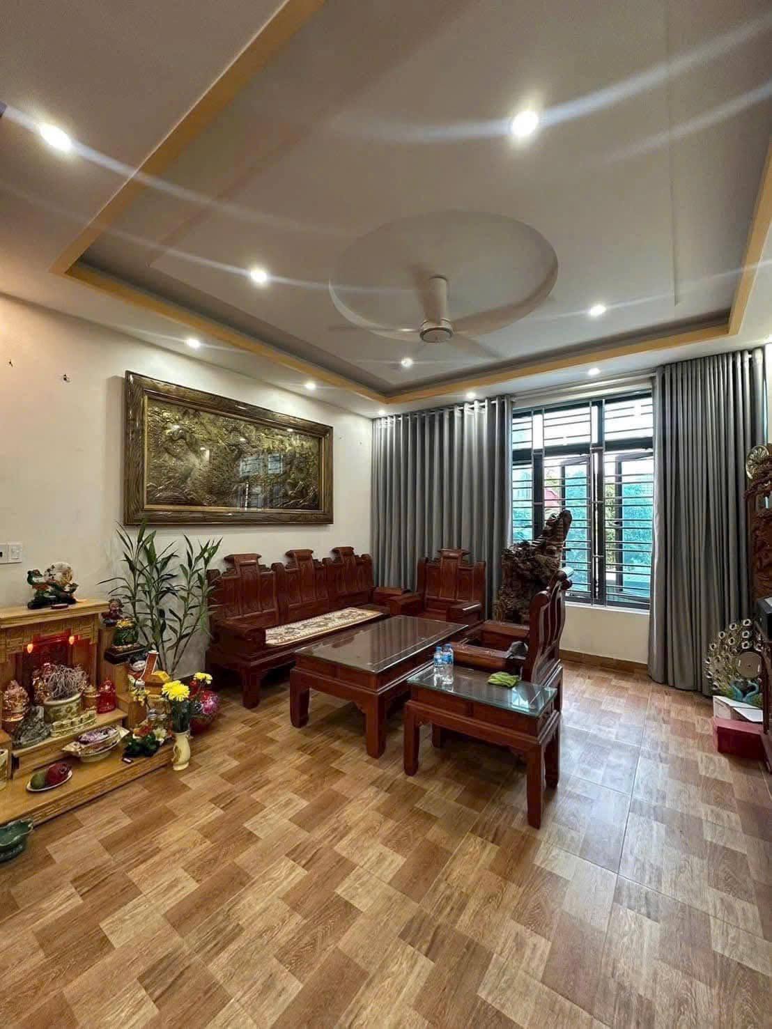 Bán nhà 4 tầng mặt phố Đặng Quốc Chinh, ph Lê Thanh Nghị, TP HD, 75m2, mt 5m, 4 ngủ