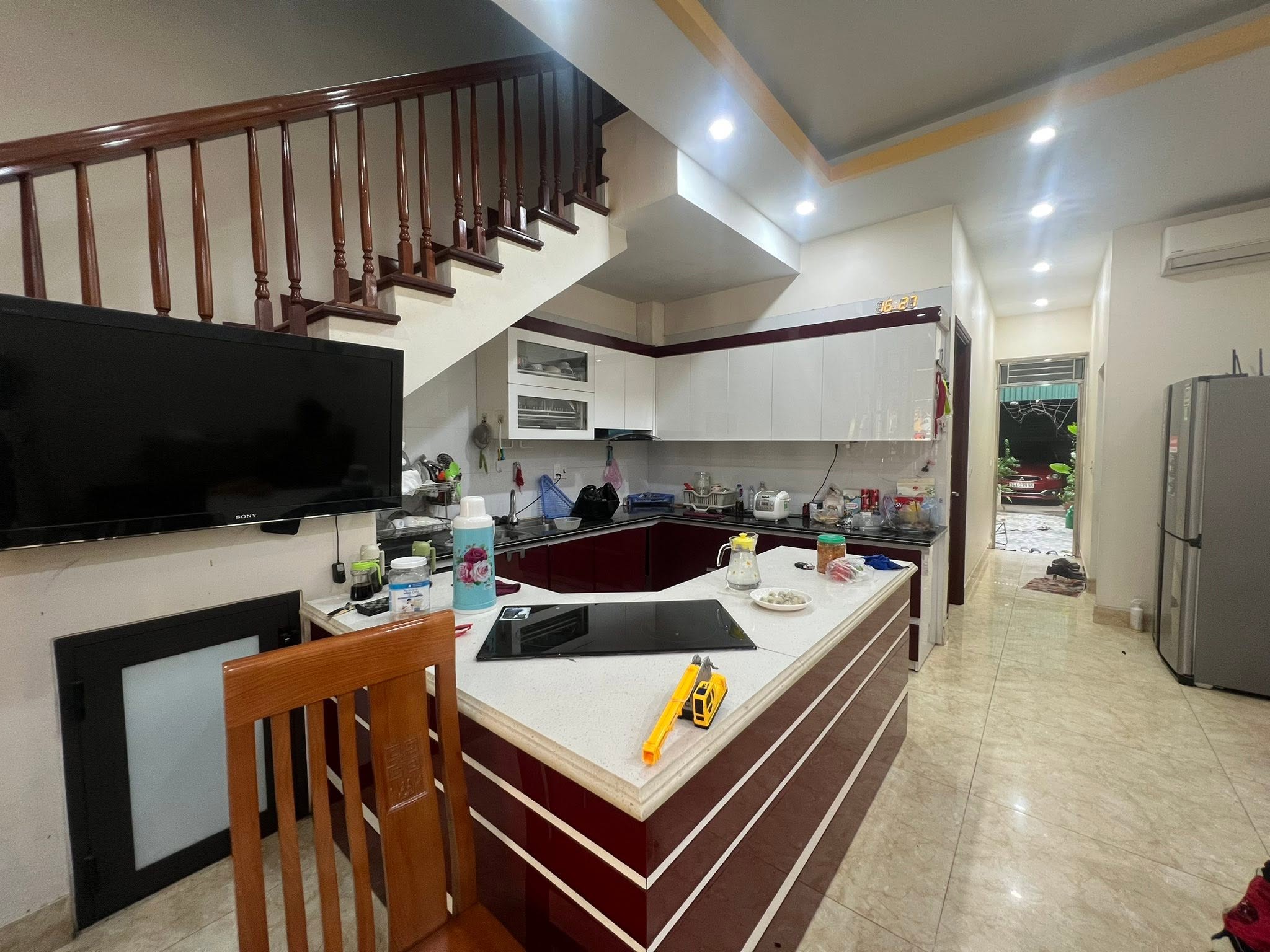 Bán nhà 4 tầng mặt phố Đặng Quốc Chinh, ph Lê Thanh Nghị, TP HD, 75m2, mt 5m, 4 ngủ-4