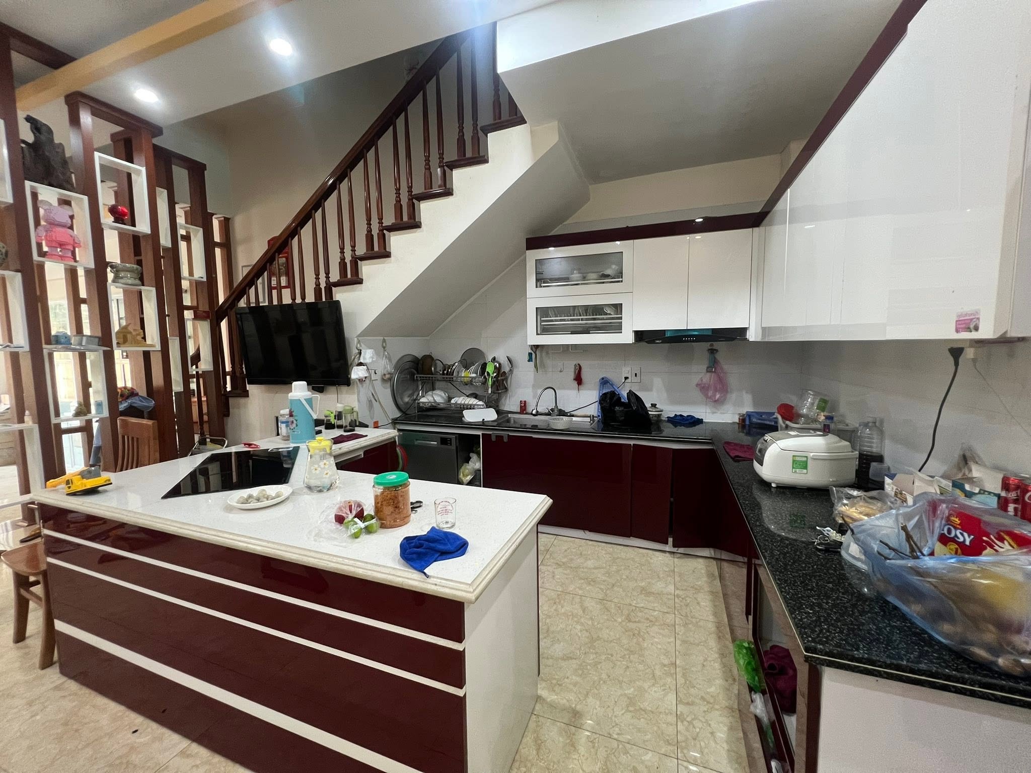 Bán nhà 4 tầng mặt phố Đặng Quốc Chinh, ph Lê Thanh Nghị, TP HD, 75m2, mt 5m, 4 ngủ-5