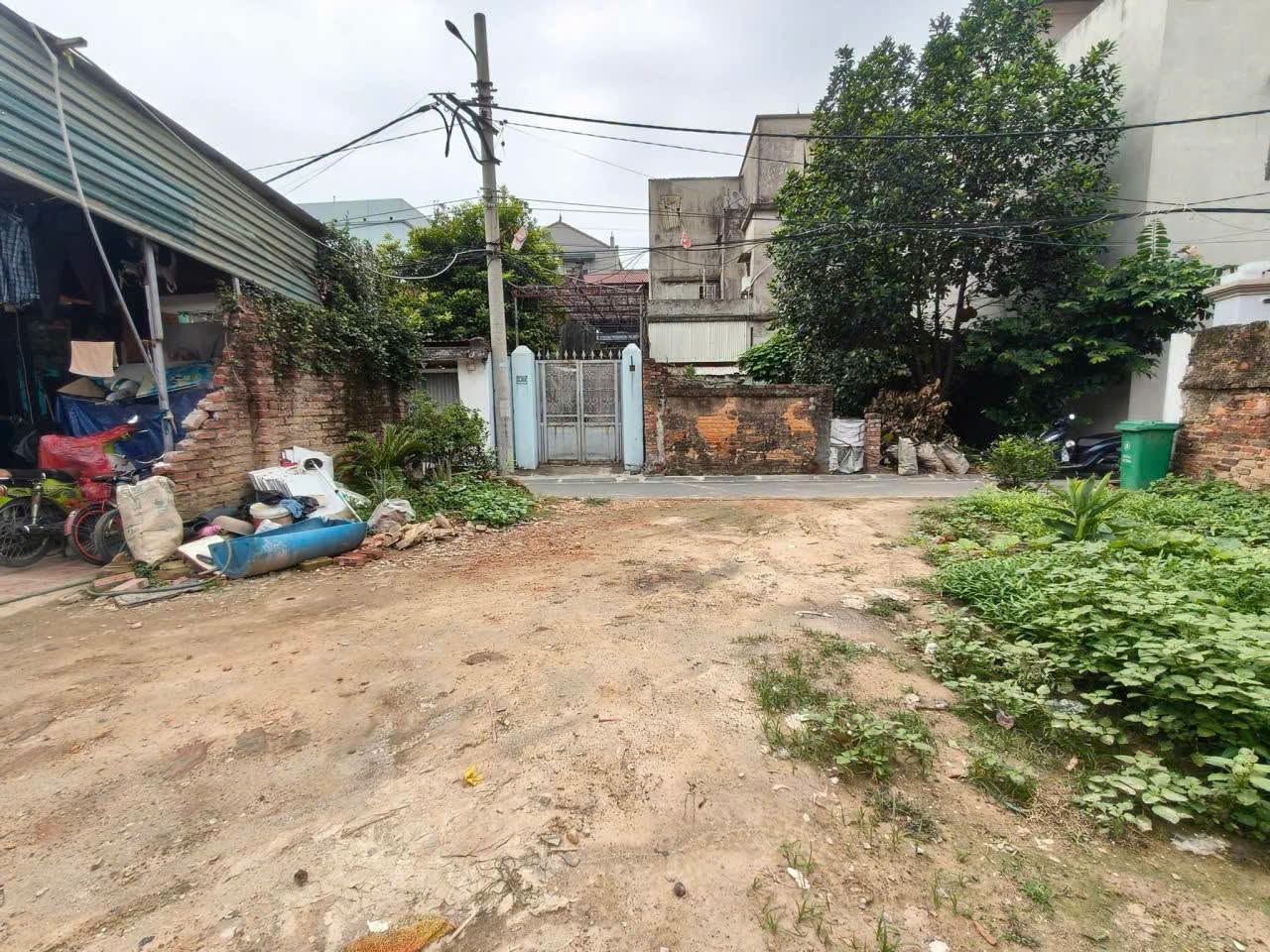 Ngay khu đô thị đa mục tiêu, mở đường trước đất 11m.
Đất 92m2, mt5m, 5.65 tỷ, nở hậu, ô tô, thông, Việt Hùng, Đông Anh.