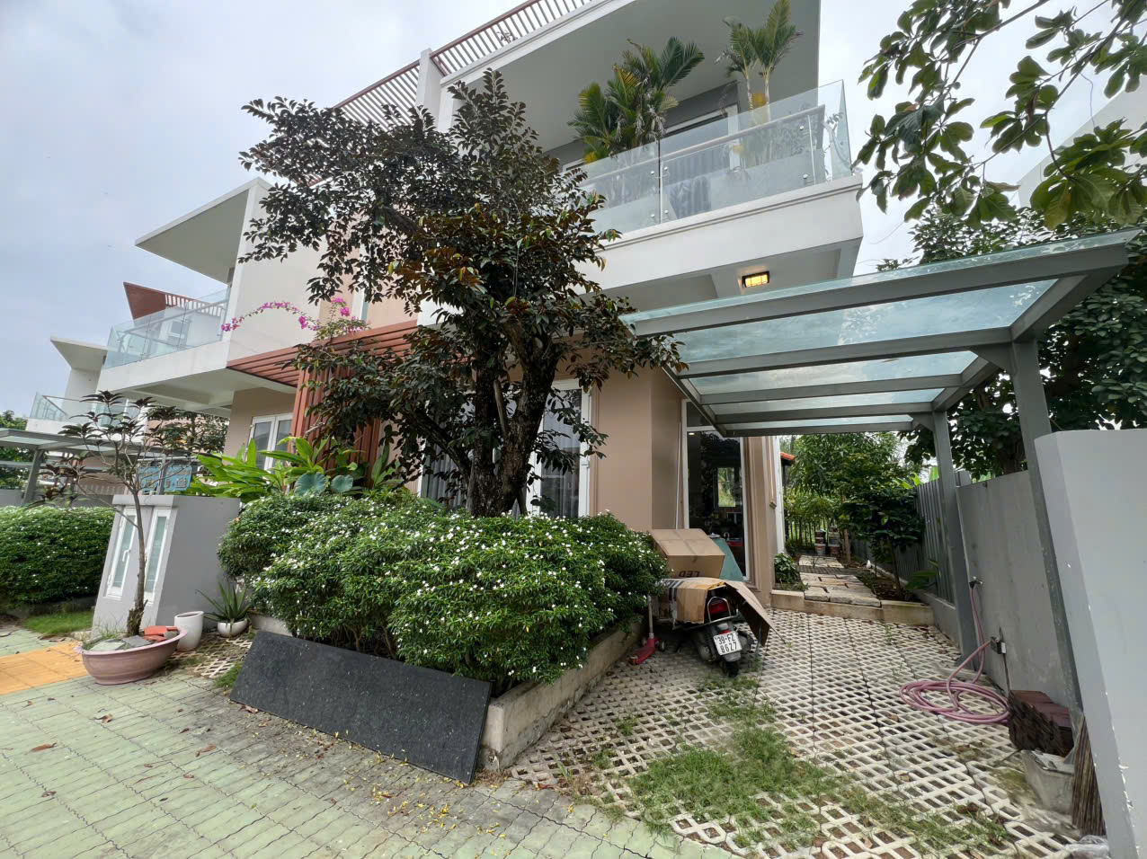 CHÍNH CHỦ CẦN BÁN BIỆT THỰ 3 TẦNG 3 MẶT TIỀN VIEW HỒ - 120m2 - SHR - XE ĐỖ BÊN NHÀ-2
