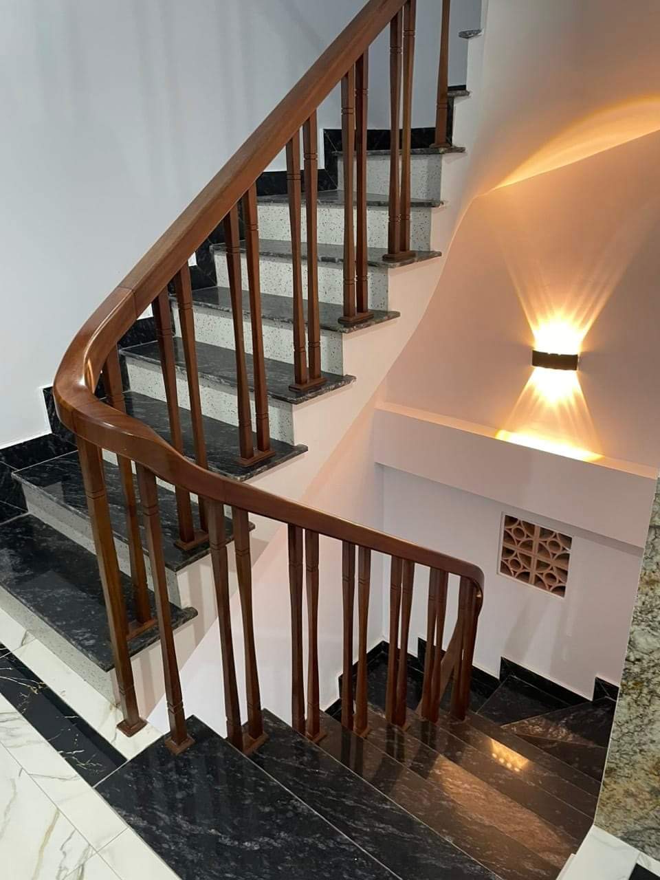 Cho thuê nhà, 112m2_ 5T; Hoàng Quốc Việt, Tô Hiệu, Nghĩa Tân -25 tr