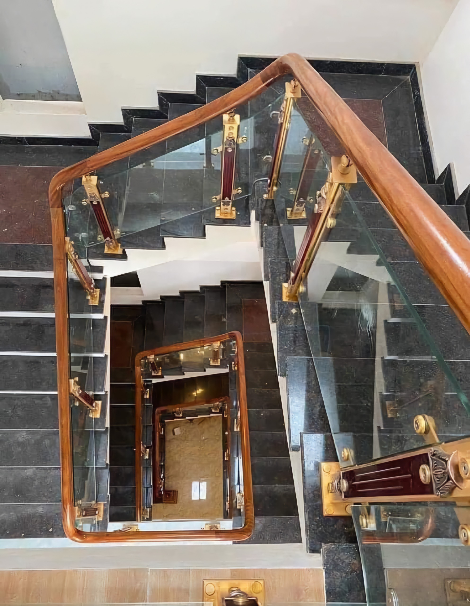 Tôi cho thuê nhà, 169m2_ 7T; Bạch Mai, Lạc Trung, Võ Thị Sáu -61 tr