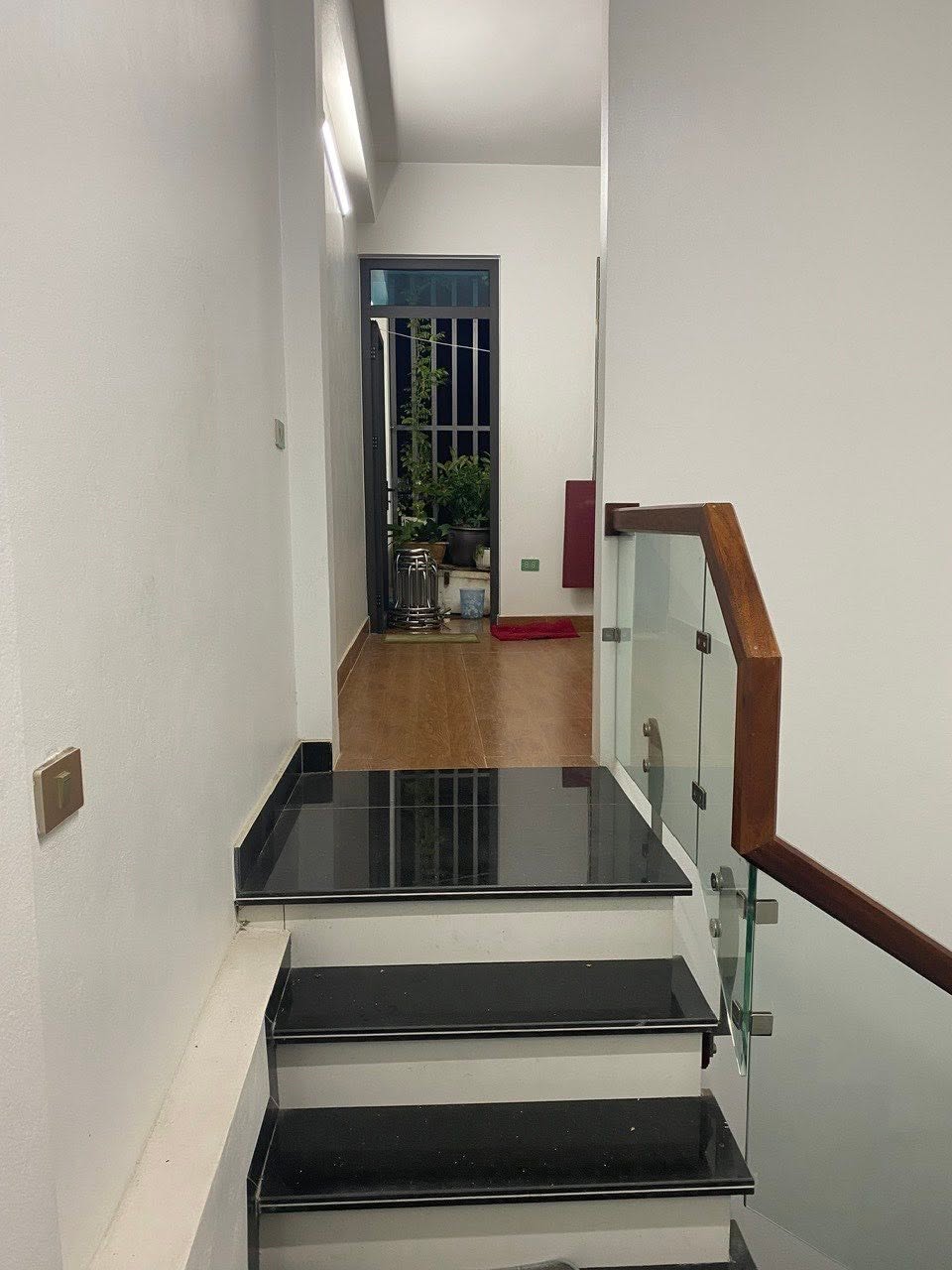 Bán nhà 4 tầng ngõ oto tránh nhau, gần trường TH Bình Minh, ph Lê Thanh Nghị, TP HD