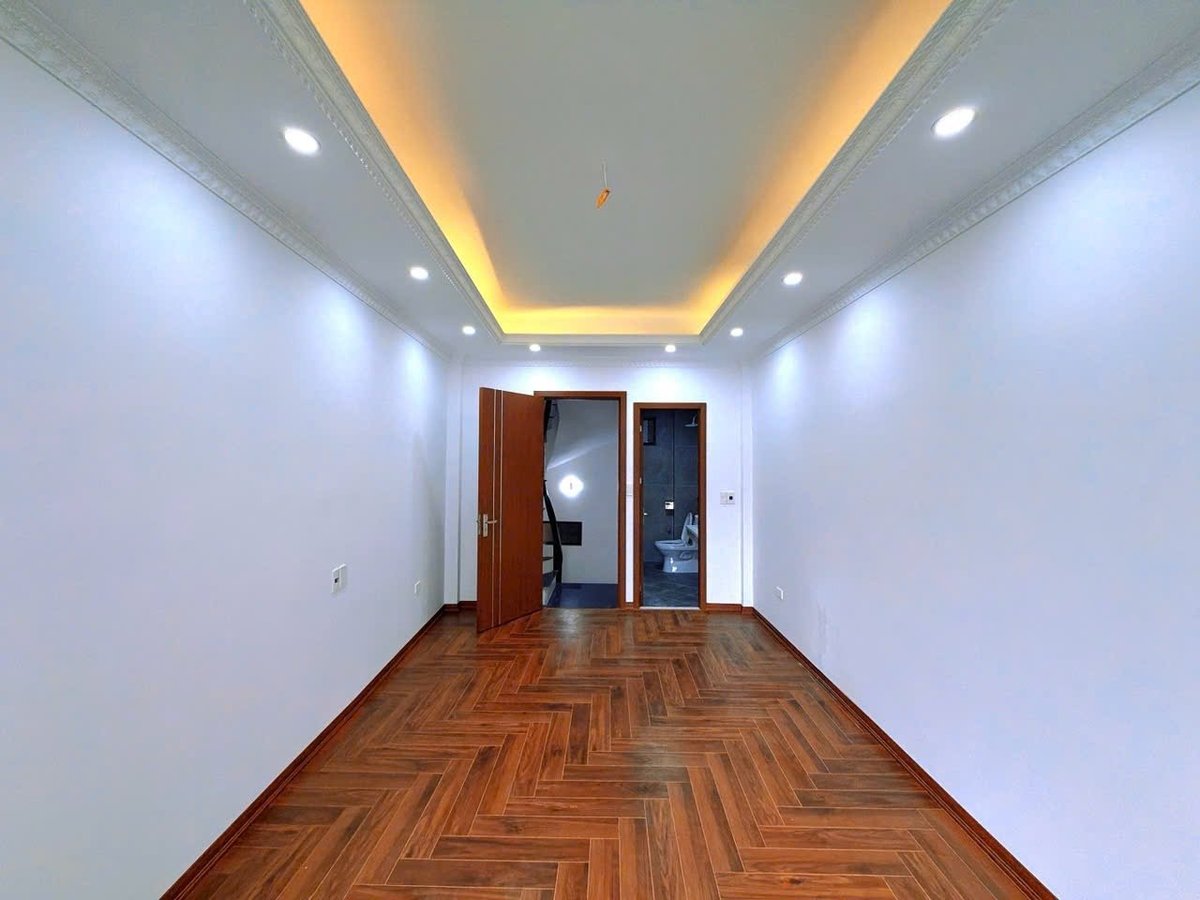 8.3 TỶ - X 6 TẦNG - 40m RA MẶT PHỐ THÁI THỊNH - NHÀ MỚI CHỈ VIỆC VỀ Ở - SỔ ĐỎ 32m2 - TRUNG TÂM ĐỐNG ĐA - 

LH; 0944493291 Hoặc ZALO ,