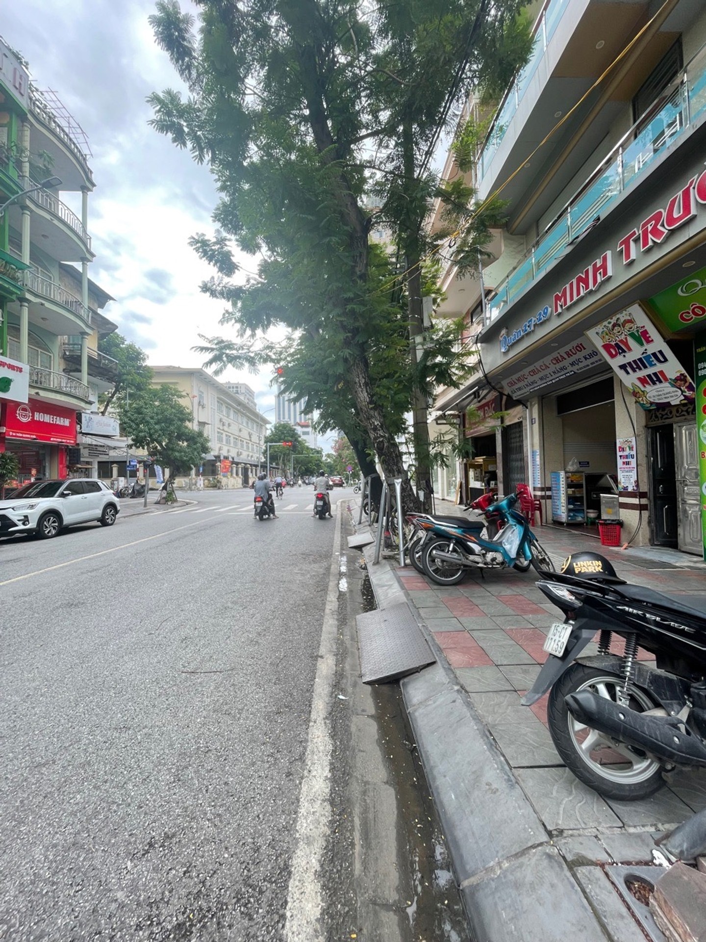 Bán nhà mặt phố Trần Quang Khải - Dòng tiền 30 triệu/ tháng