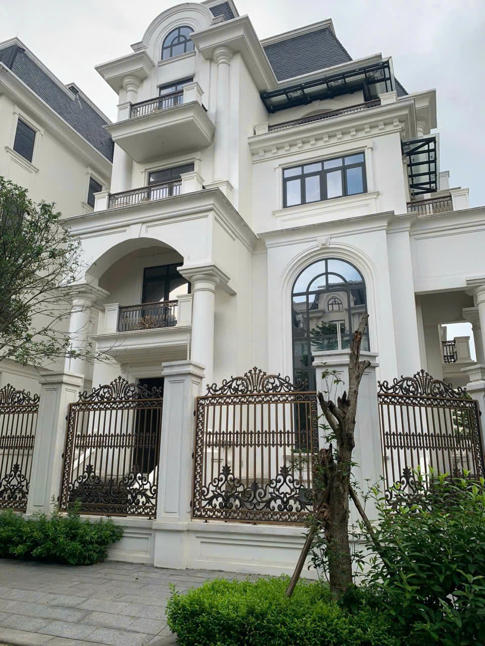 Cho thuê nhà, Lạc Long Quân, Võ Chí Công, THANG MÁY, 331m2x 4T -59 tr