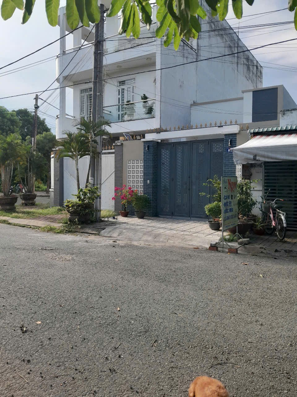 CHÍNH CHỦ BÁN NHANH CĂN NHÀ ĐẸP VỊ TRÍ ĐẮC ĐỊA CHỈ 2,65 tỷ Ở VÀ BUÔN BÁN TỐT TẠI KDC Hoàng Long - Thị trấn Bến Lức