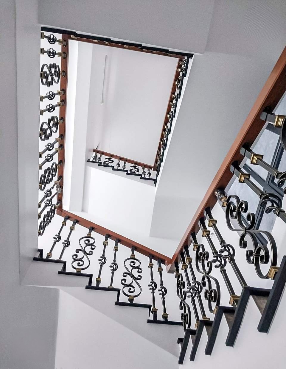Cho thuê nhà, Chùa Láng, Nguyễn Chí Thanh, Đống Đa, 242m2x 3T -37 tr