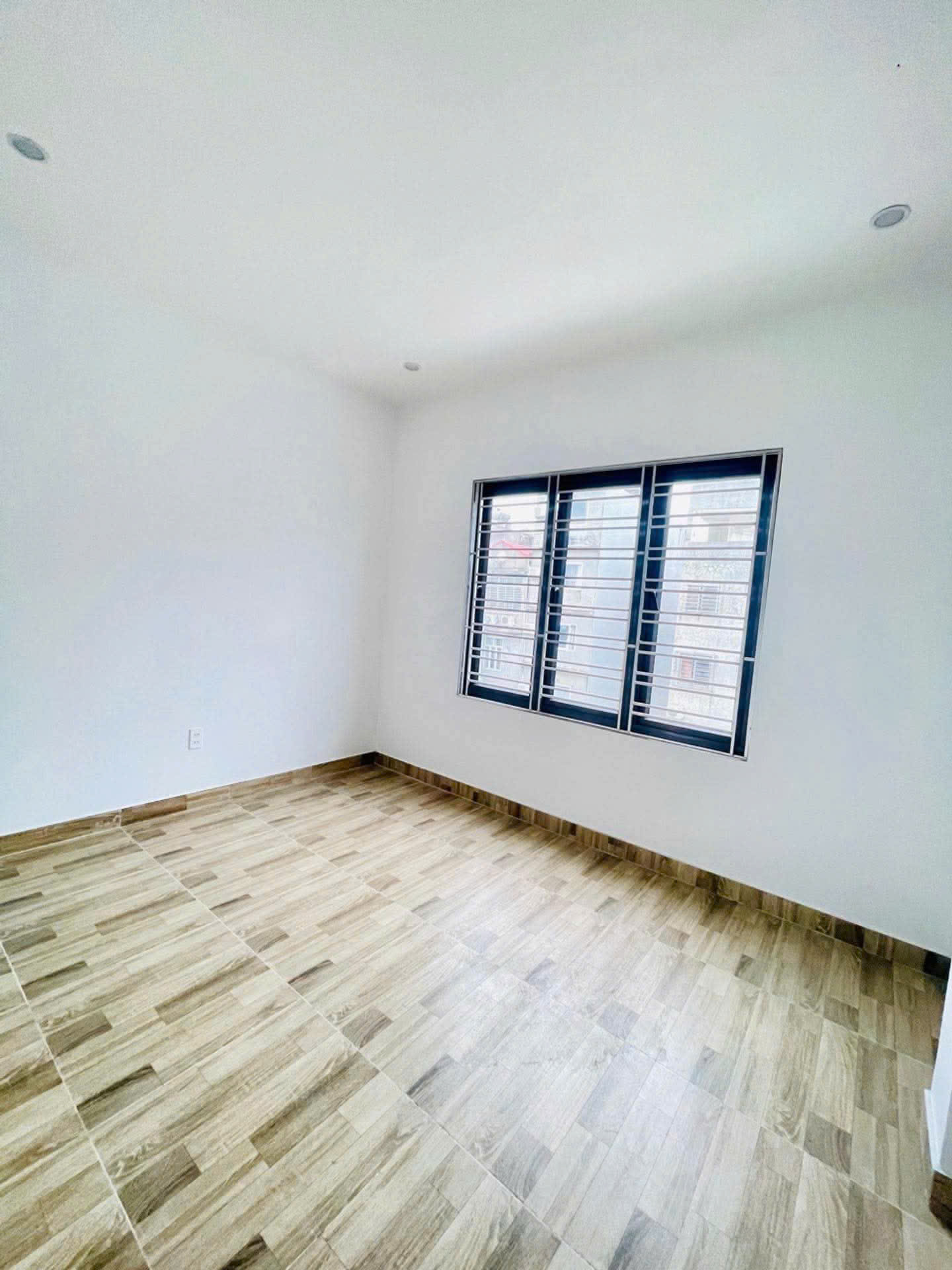 Mặt đường Trần Nguyên Hãn vị trí đẹp lô góc thoáng-3