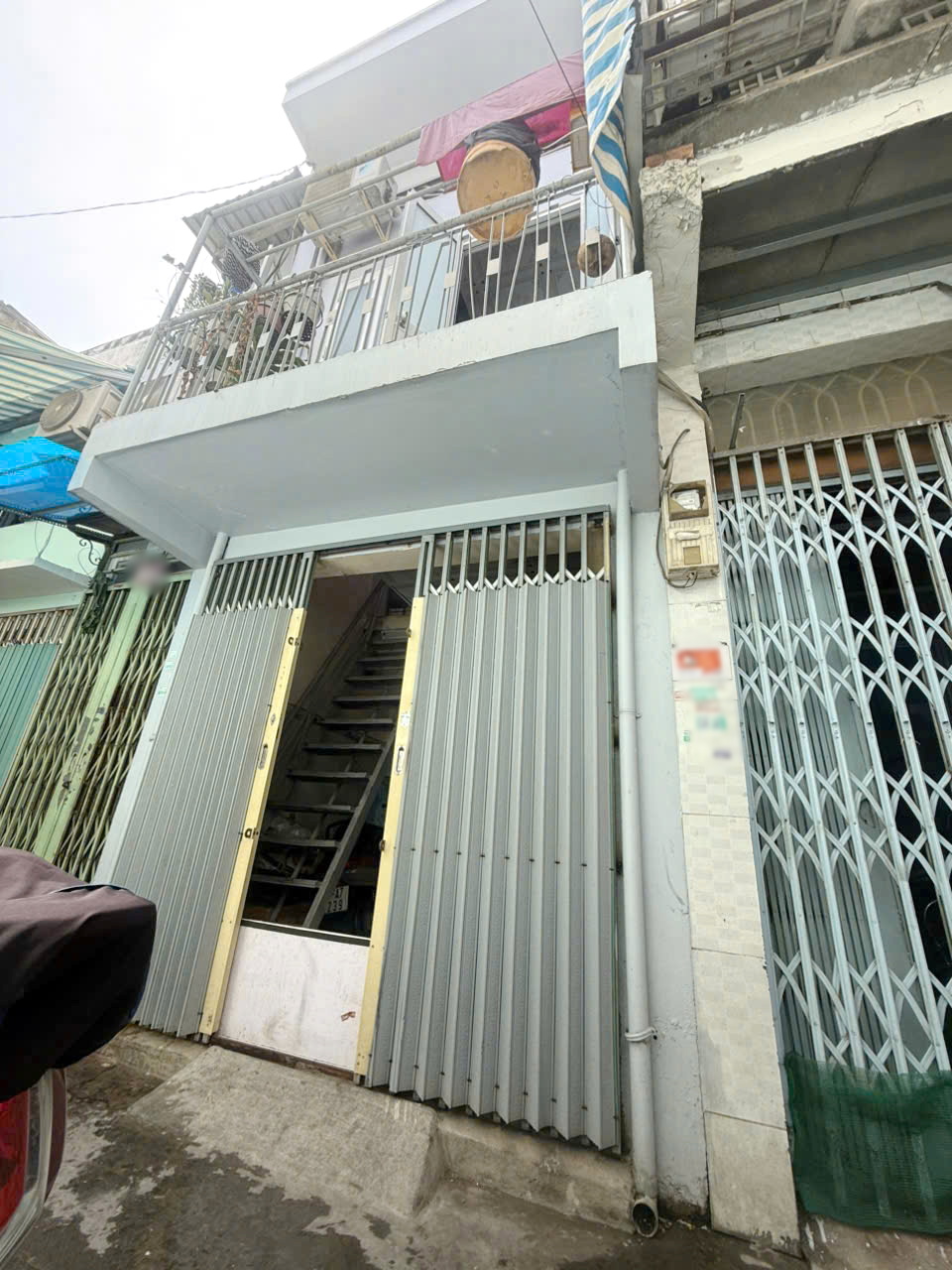 Nhà vị trí đẹp 3 tầng hẻm thông Ba Đình P10Q8 cách hẻm xe hơi 1 căn P.Chánh Hưng. Giá: 4.25 tỷ