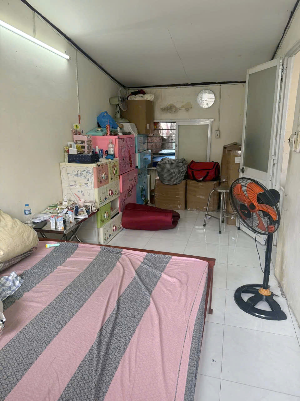 Nhà 2 tầng nở hậu L 7.5m sát đường Tùng Thiện Vương P13Q8. Giá: 2.85 tỷ