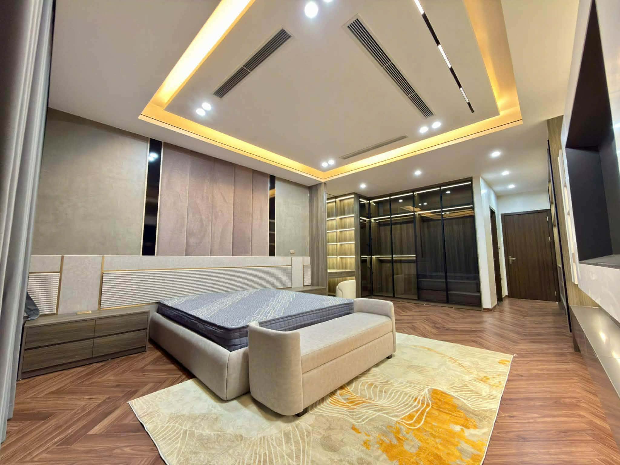 BÁN NHÀ THẠCH BÀN 40M2- 7 Tầng THANG MÁY- GARA Ô TÔ- 16.9 TỶ