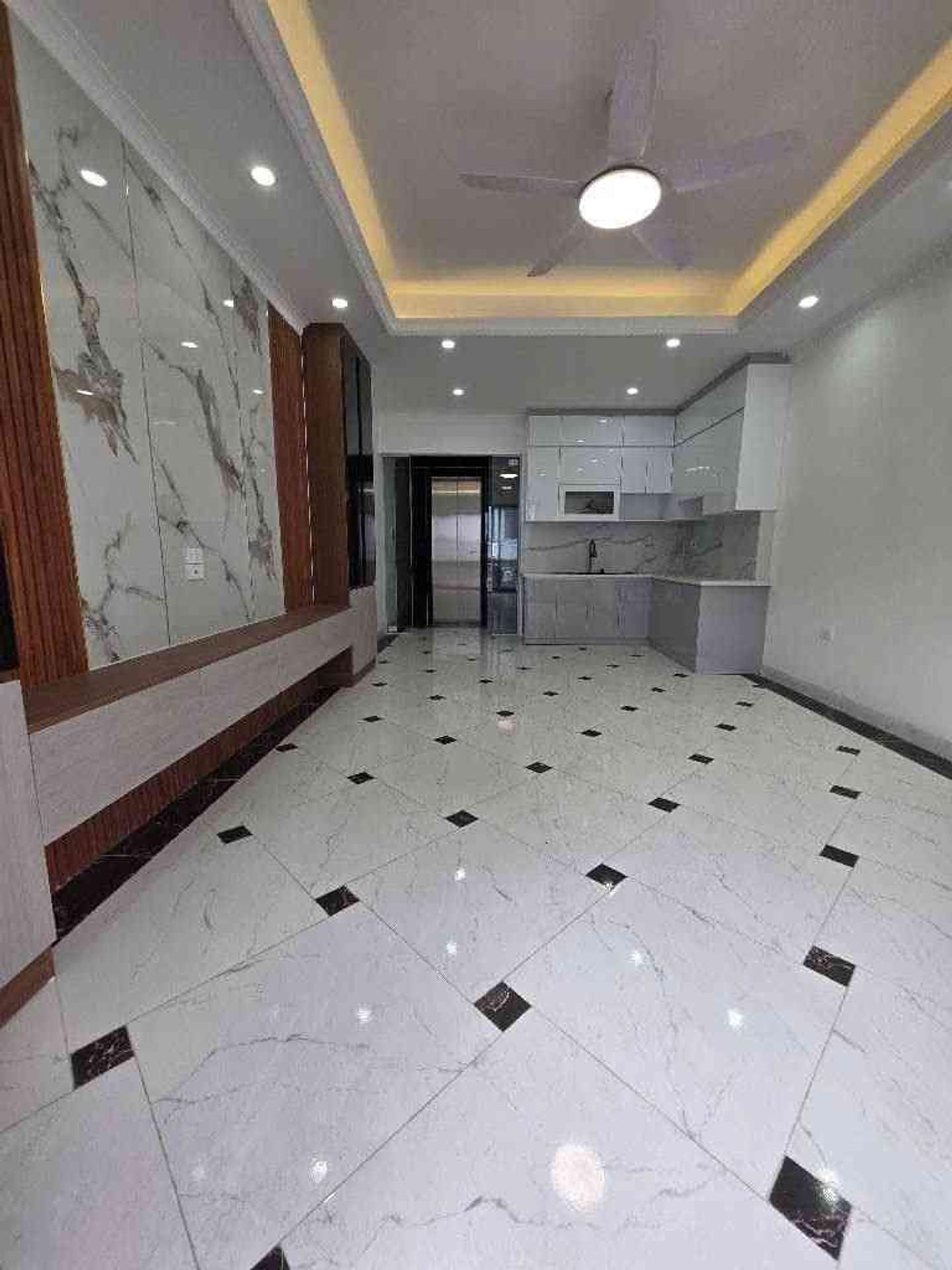 BÁN NHÀ TƯ ĐÌNH, LONG BIÊN 56M2- 6 TẦNG THANG MÁY- Ô TÔ TRÁNH ĐỖ- 13.6 TỶ