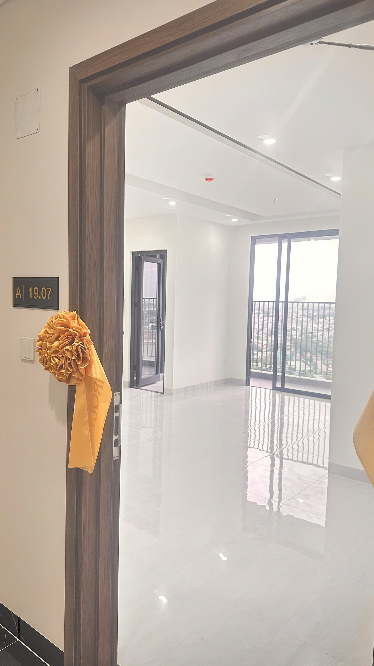 CẦN BÁN GẤP CĂN HỘ 70M² – NHÀ TRỐNG MỚI NHẬN BÀN GIAO – VIEW SÔNG SIÊU ĐẸP