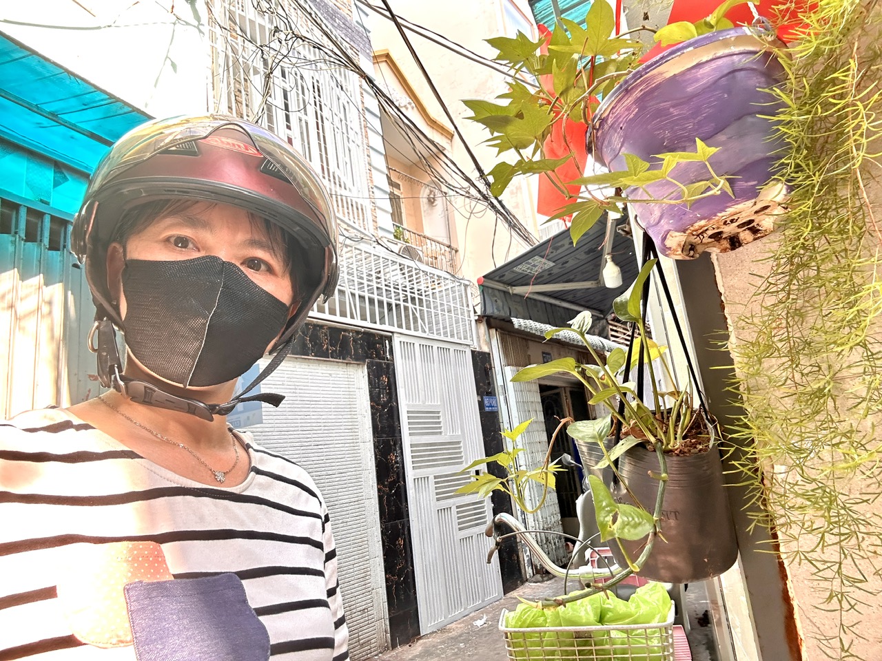BÁN NHÀ ĐẸP Đ.TÔN THẤT THUYẾT- XE HƠI ĐẬU CÁCH NHÀ CHỈ VÀI BƯỚC CHÂN- GIAO THƯƠNG GIỮA TÔN ĐẢN VÀ Đ.KHÁNH HỘI- GẦN TRƯỜNG HỌC XÓM CHIẾU VÀ ĐH NGUYỄN TẤT THÀNH.