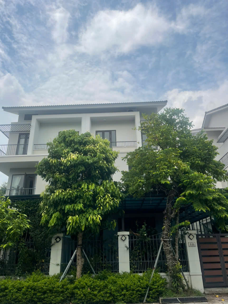 HÀNG HIẾM – BIỆT THỰ SONG LẬP ÁP GÓC VIEW CÔNG VIÊN – SỔ ĐỎ TRAO TAY NGAY!