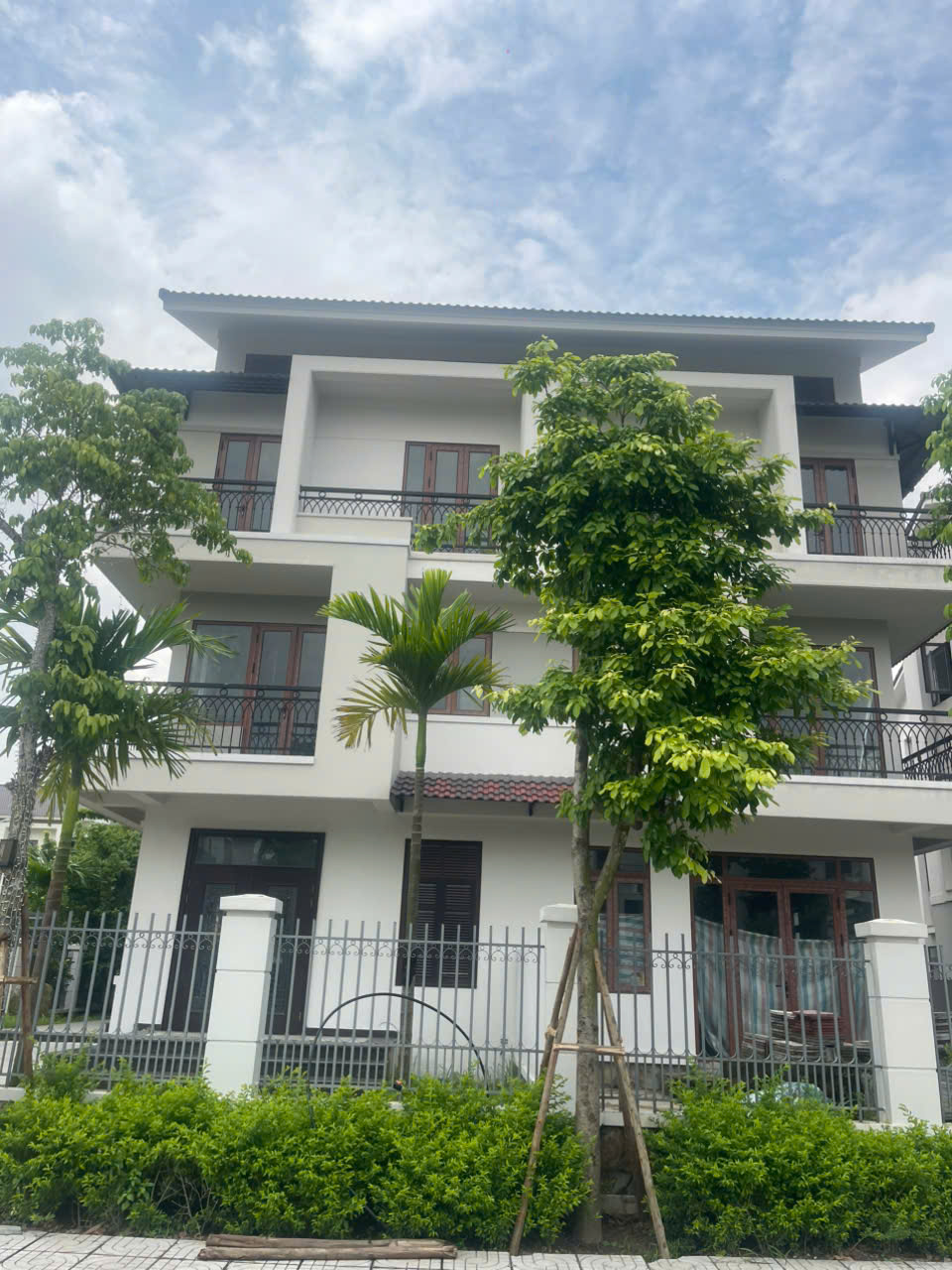 HÀNG HIẾM – BIỆT THỰ SONG LẬP ÁP GÓC VIEW CÔNG VIÊN – SỔ ĐỎ TRAO TAY NGAY!