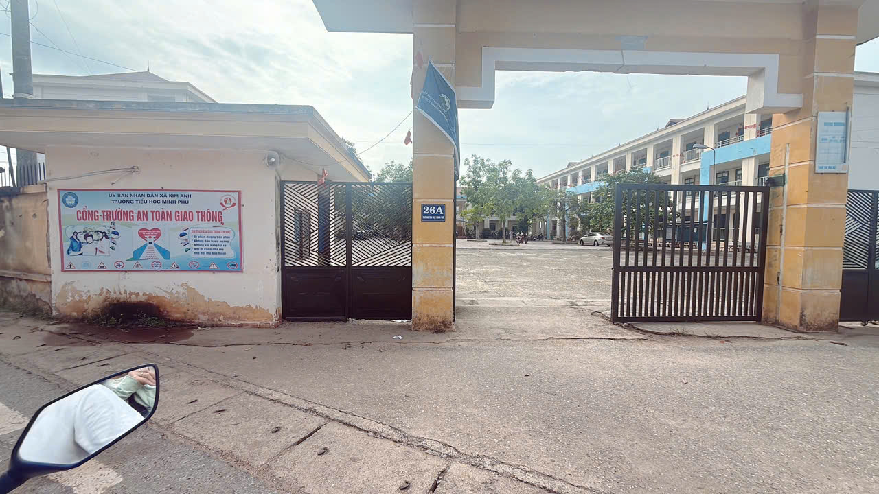 VỊ TRÍ VÀNG -ĐẤT KINH DOANH MẶT ĐƯỜNG NHỰA  ,NGHỈ DƯỠNG ,KHO XƯỞNG XE CÔNG TRÁNH ,VỊ TRÍ ĐẤT ĐỐI DIỆN CỔNG TRƯỜNG HỌC CẤP 1 THANH SƠN ,MUA ĐẦU TƯ  ,HOẠC ĐÊ Ở KINH DOANH CỰC YÊN TÂM NHÓ CÁC BÁC