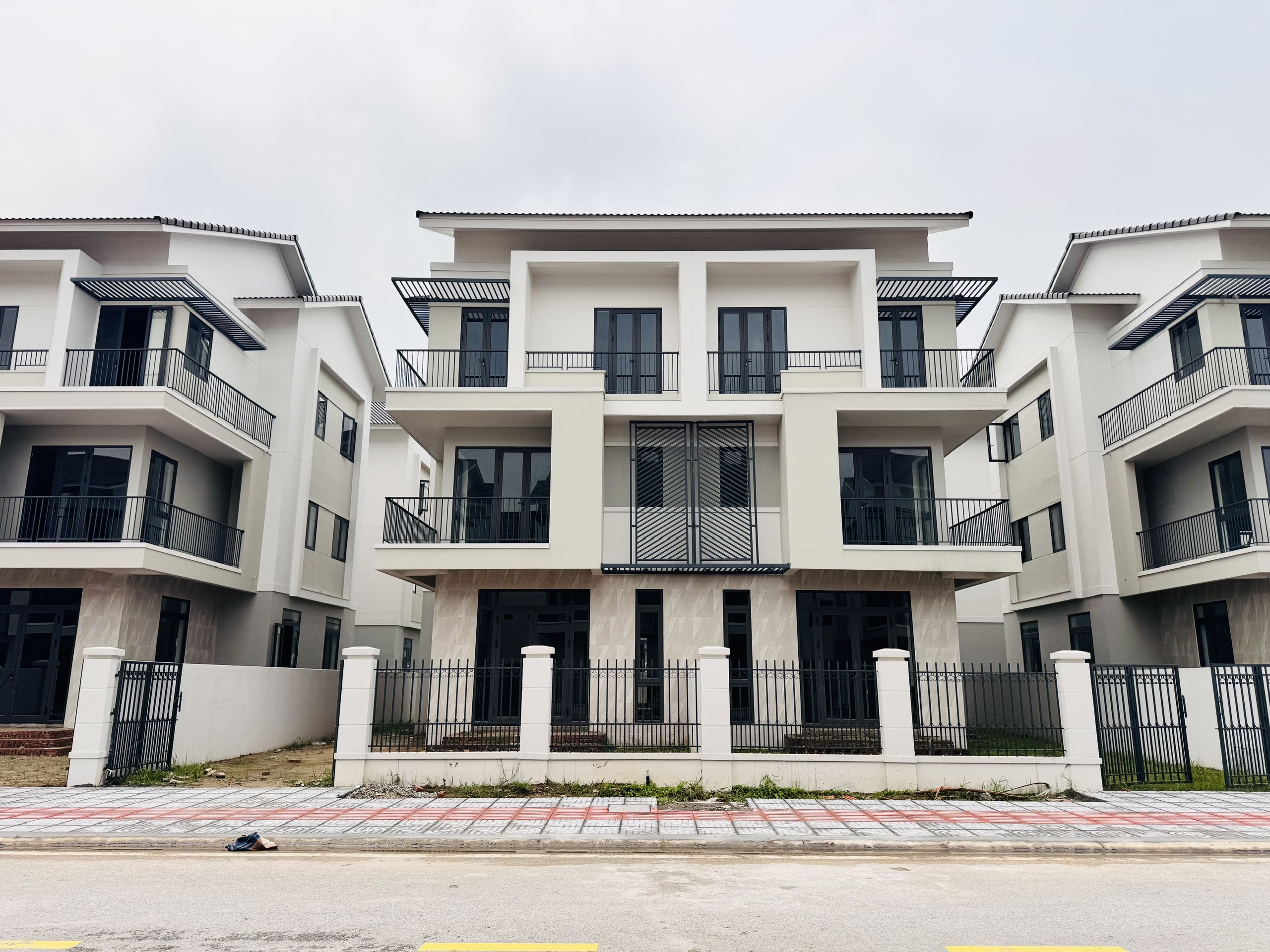 Chính chủ cần bán nhanh Biệt thự 180m2 ( 9x20m ) - đường trước nhà 15,2m