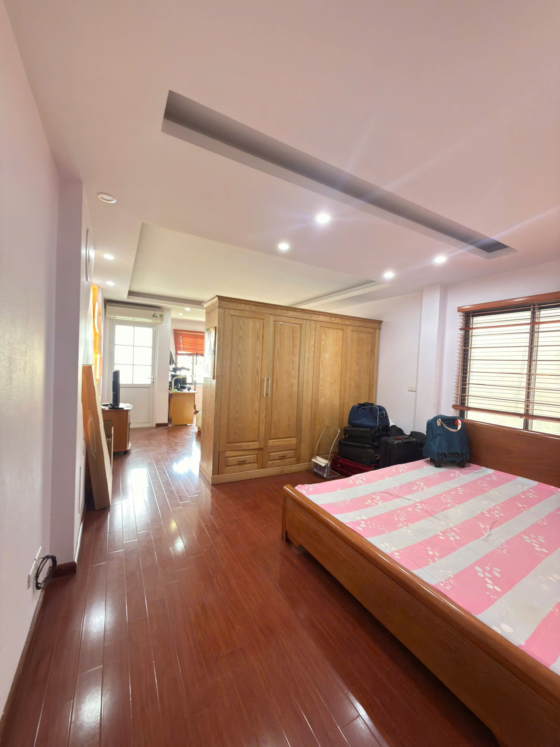 BÁN NHÀ MẶT PHỐ HOÀNG VĂN THÁI – 6 TẦNG THANG MÁY – VỈA HÈ RỘNG - LÔ GÓC - KINH DOANH – GIÁ 18.8 TỶ LH 0975124520-3