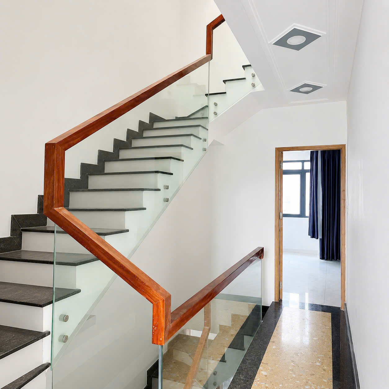 GẤP BÁN NHÀ 4 TẦNG HẺM 6M HUỲNH TẤN PHÁT – NHÀ BÈ, Ô TÔ